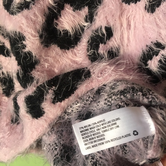 Fuzzy Sweater - Picture 4 of 4